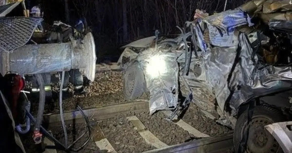 Intercity és autó ütközött Szentmártonkátán, öten meghaltak