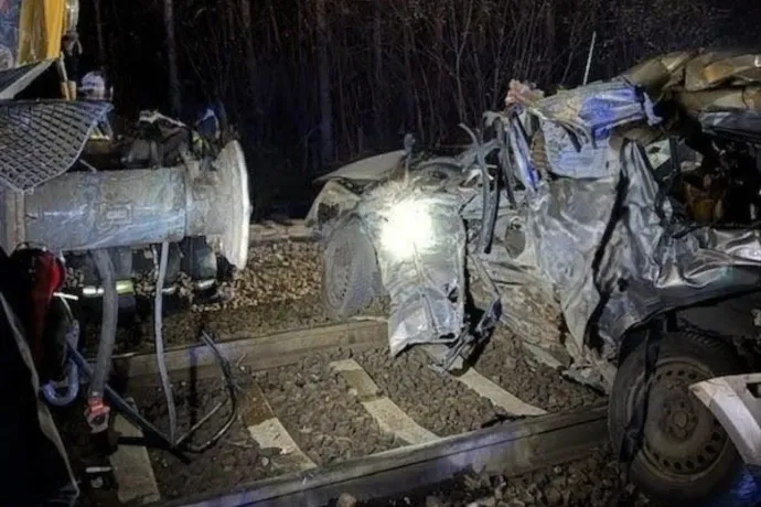 Intercity és autó ütközött Szentmártonkátán, öten meghaltak