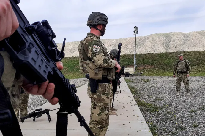 2026 végéig maradnak magyar katonák Irakban, hogy küzdjenek az Iszlám Állam ellen, és védjék a keresztényeket