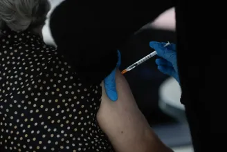 Kártérítés járhat Romániában a Covid-oltási szövődményekért, ha bizonyítható a hatósági mulasztás