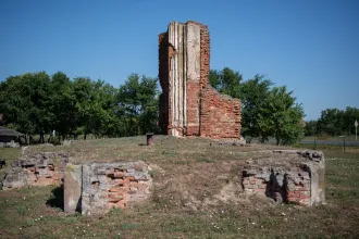 A pénzszórással és ökörsütéssel felavatott templom, amit aztán felrobbantottak a németek