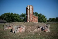 A pénzszórással és ökörsütéssel felavatott templom, amit aztán felrobbantottak a németek