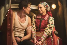 Törőcsik Franciska menyecskeként pörög-forog Káel Csaba új filmjének előzetesében