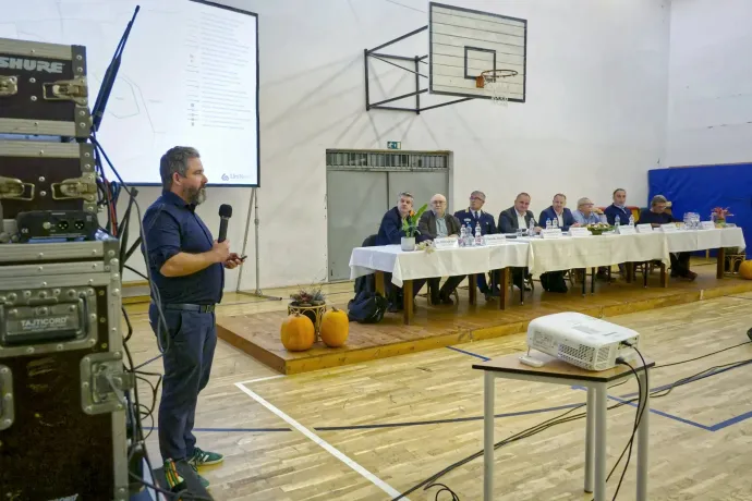 Csaba Ders egyetemi főépítész a tervezés hátteréről tartott előadást – Fotó: Gűth Ervin / Telex