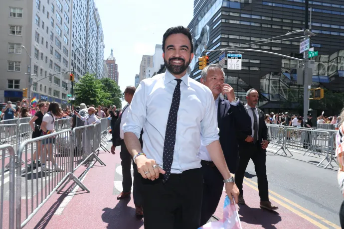Zohran Mamdani a New York-i Pride felvonuláson, 2025. június 29-én – Fotó: Rob Kim / Getty Images