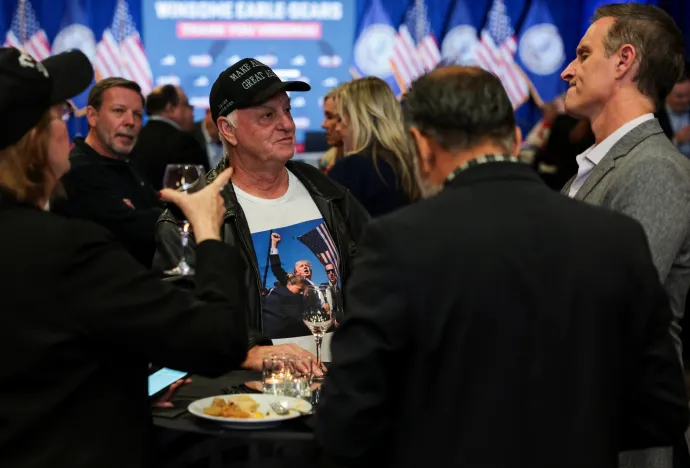 Csalódott republikánus szimpatizánsok a virginiai Winsome Sears eredményváróján, az állam kormányzója a demokrata Abigail Spanberger lett – Fotó: Jonathan Ernst / Reuters