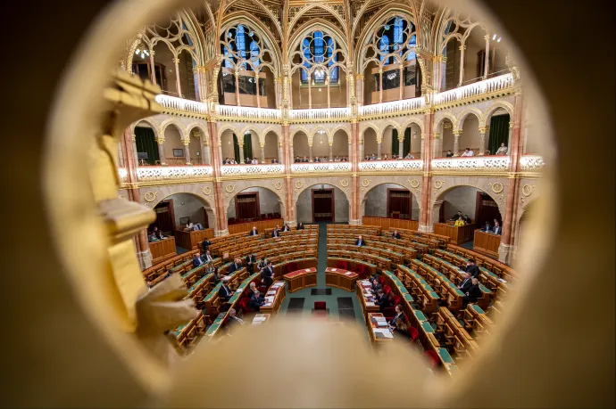 Oké, hogy vezet a Tisza a közvélemény-kutatásokban, de ez mégis hány mandátumot érhet?
