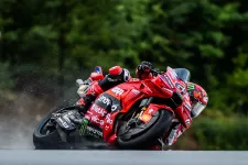 Pénz, szabotázs, ellentét? – Pörögnek a konteók, hogy miért szenved a kétszeres MotoGP-bajnok