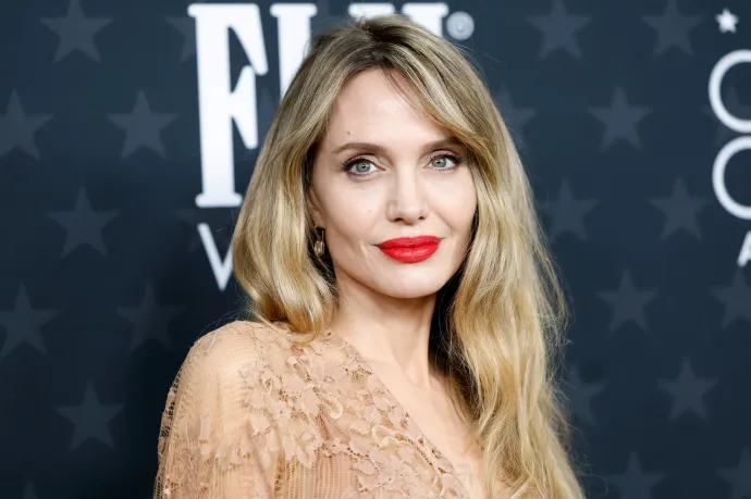 Angelina Jolie kórházakat látogathatott meg Herszonban