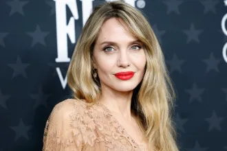 Angelina Jolie kórházakat látogathatott meg Herszonban