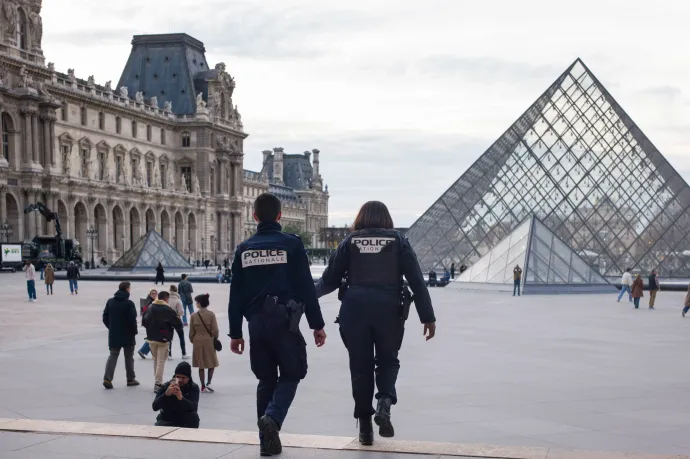 Egy alig ismert TikTok-celeb és ex-biztonsági őr is van a Louvre kirablásának gyanúsítottjai között