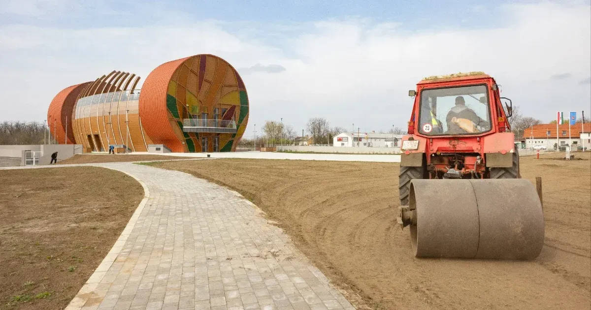 Saját rezsijét sem tudja kitermelni a közpénznyelő karcagi Sámándob, támogatásokból marad fenn