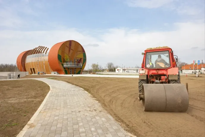 Saját rezsijét sem tudja kitermelni a közpénznyelő karcagi Sámándob, támogatásokból marad fenn