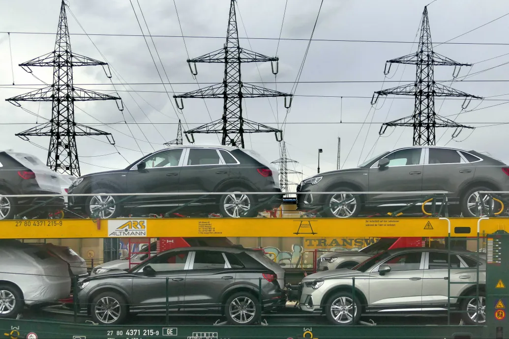 Kitörés helyett a mélypont környékén billeg csak a magyar ipar