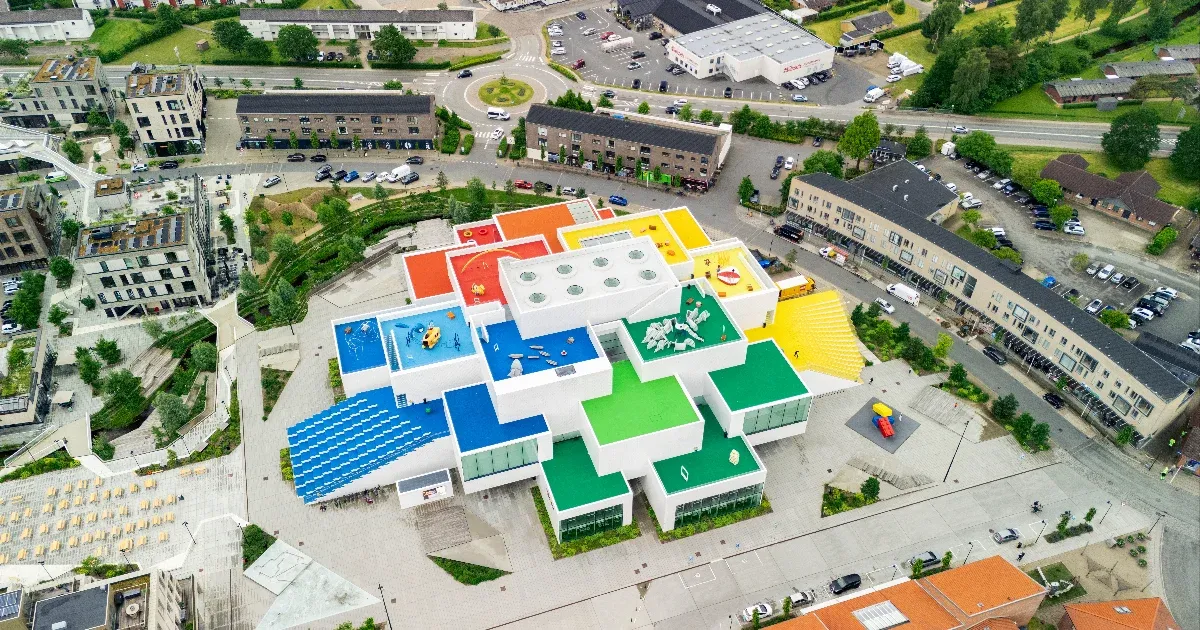 A Lego Története: Billund Kisváros Kalandja a Játékgyártásban A Lego Története: Billund Kisváros Kalandja a Játékgyártásban