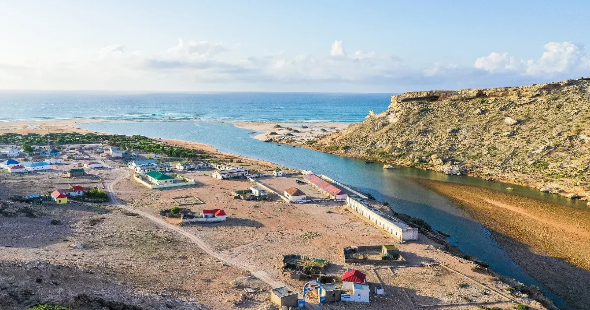 Fegyverekkel, gránátokkal támadtak meg kalózok egy tankert az Indiai-óceánon