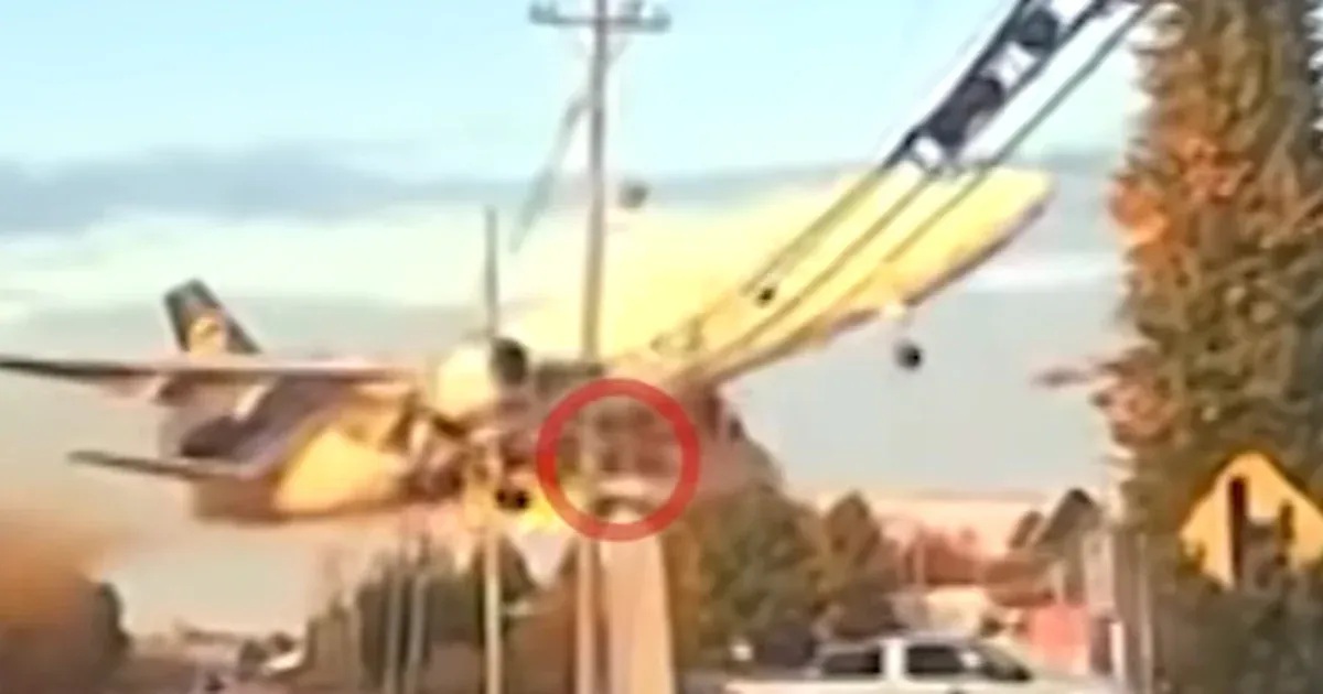 Közeli felvételen látható lezuhanása előtt a UPS teherszállító gépe