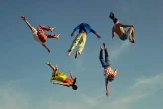 „Réka vagyok, huszonéves, és buli helyett inkább otthon ülnék.” Mitől fáradtak a Z generációs fiatalok?