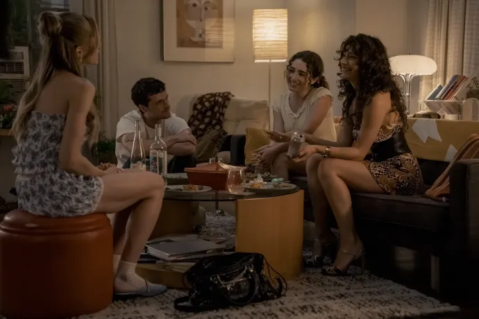 Josh Hutcherson, Rachel Sennott és Odessa A’zion a sorozatban – Fotó: Kenny Laubbacher / HBO