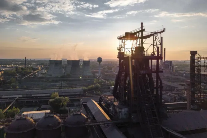 300 millió eurós adócsalással gyanúsítják a galaci acélkombinát vezetőit