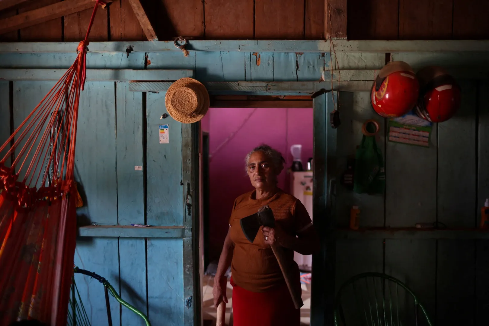 Ivonete França da Conceição a helyiek másik fontos élelmiszerére, a kókuszdióra specializálódott, hogy abból lisztet és olajat nyerjen ki – Fotó: Adriano Machado / Reuters