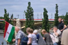 Épp azokat a nyugdíjasokat próbálja megnyerni a Tisza, akik nagyobb eséllyel fideszesek