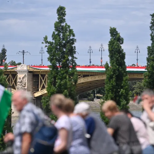 Épp azokat a nyugdíjasokat próbálja megnyerni a Tisza, akik nagyobb eséllyel fideszesek