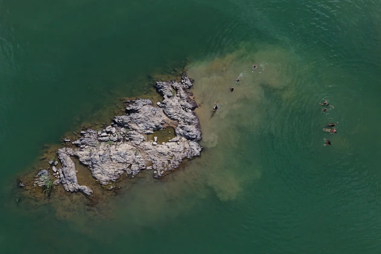 A Pedral do Lourenço szikláinál gyakran feltűnnek folyami delfinek és teknősök is – Fotó: Adriano Machado / Reuters