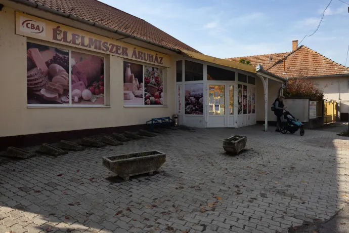 A szigetújfaluiak szerint a szag egyre gyakoribb és intenzívebb – Fotó: Hevesi-Szabó Lujza / Telex