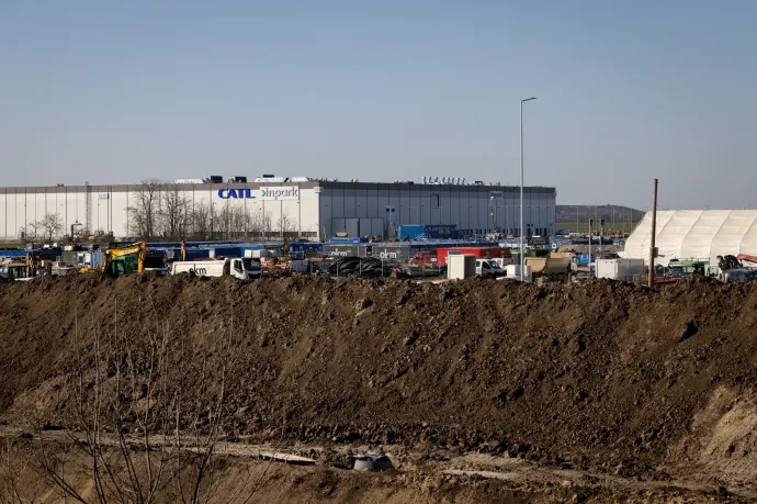 Évi 25 ezer tonna oldószert fognak a debreceni CATL-gyártól 360 kilométerre lévő Komáromba szállítani