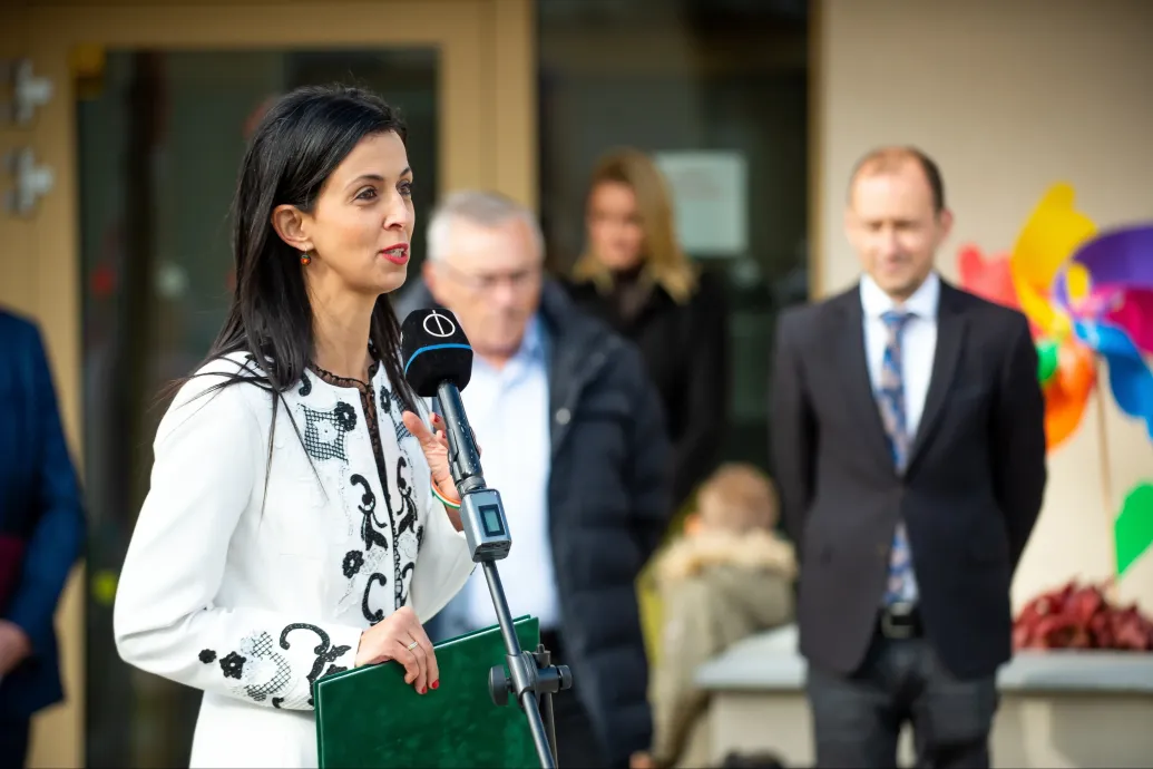 A családügyi államtitkárral közösen adtak át a baranyai fideszesek egy bölcsődét, ami már két hónapja működik