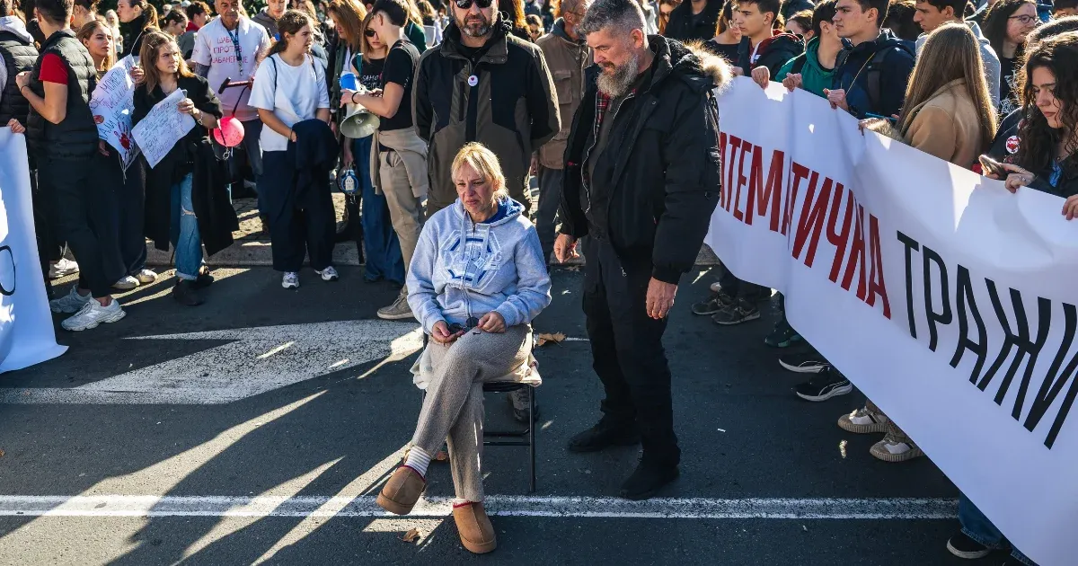 Egy hete éhségsztrájkol egy szerb nő, akinek fia meghalt az újvidéki tragédiában