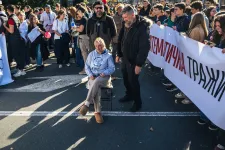 Egy hete éhségsztrájkol egy szerb nő, akinek fia meghalt az újvidéki tragédiában