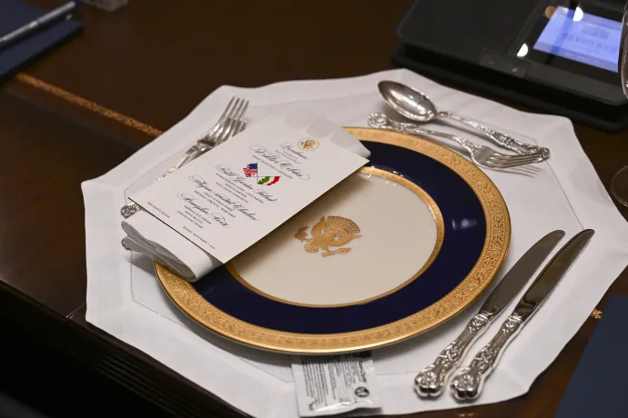 Orbán Viktor menüje – Fotó: Roberto Schmidt / Getty Images / AFP