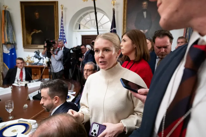 Hiába hívta Orbán Trump szóvivőjét, ő marad a Fehér Házban