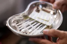 Fact-check: tényleg rákkeltők a Covid-vakcinák, ahogyan a közmédia híradója állítja?