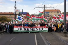 Ott volt a Békemeneten a Ringier vezérigazgatója, aki a kiadó kormányközelbe kerülése után is a helyén maradt