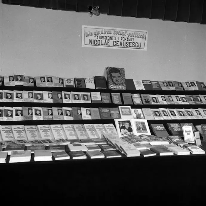 Ceausescu kötetei kiállítva – Fotó: Minerva Fotóarchívum