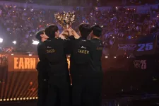 LoL-vb: Minden idők legjobbja hatodjára bajnok, a T1-nak összejött a történelmi triplázás