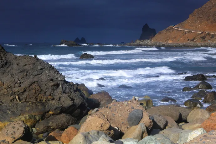 Több halottjuk is van a Tenerifén pusztító óriáshullámoknak
