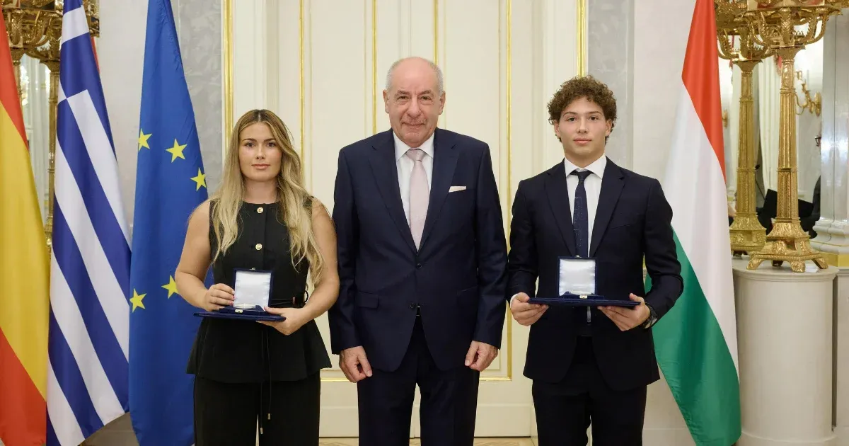 Kitüntették a magyar turistákat a tengerből kimentő görög és spanyol fiatalokat