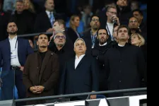A Kormányzati Tájékoztatási Központ szerint Orbán Viktor saját költségen utazott a Liverpool meccsére