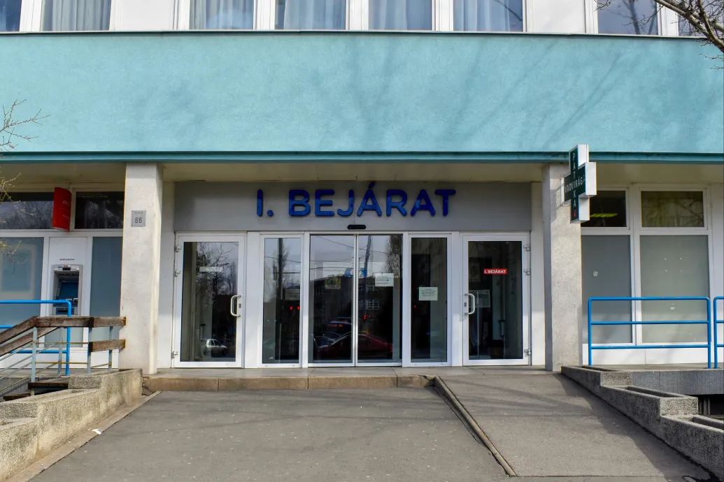 Még több gyereket vittek be a Heim Pálba ételmérgezés miatt, összesen 80-an kerültek be