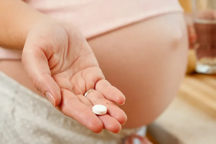 Újabb kutatás született arról, hogy a terhesség közben szedett fájdalomcsillapítónak semmi köze az autizmushoz