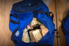 Az ukrán korrupcióellenes szervek nagyszabású razziát tartottak, nagy mennyiségű pénzt foglaltak le