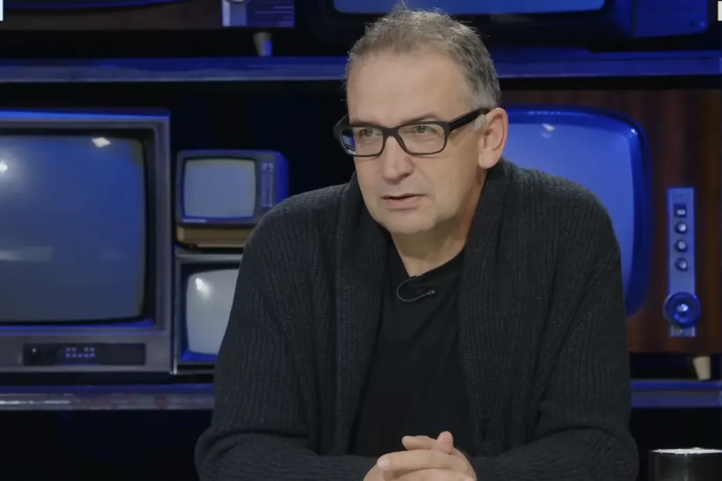 A reptéren tudta meg a Blikk volt főszerkesztője, hogy megveszik a lapot, mire visszaért, már üres volt az asztala