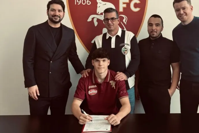 Apjuk futballálmát összetörte egy teherautó, ikerfiai megvalósítanák azt