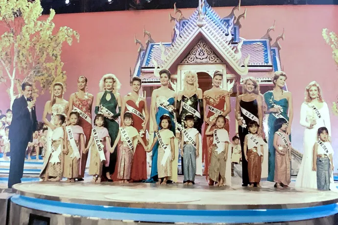 Az 1992-es Miss Universe első tíz helyezettje – Fotó: carolinaizsakofficial / Instagram