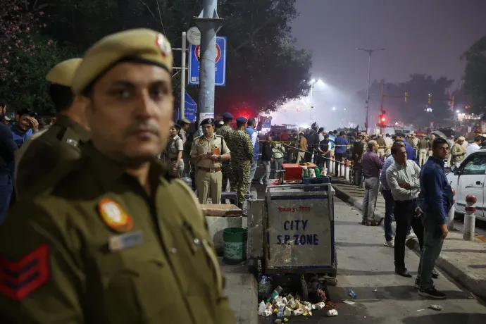 Népszerű turistahely közelében robbant fel egy autó Delhiben, többen meghaltak