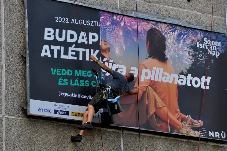 Összegyűjtöttük, hogy mire ment el 225 milliárd forintnyi kommunikációs közpénz